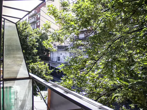 Monoambiente en venta con balcon al frente muy luminoso