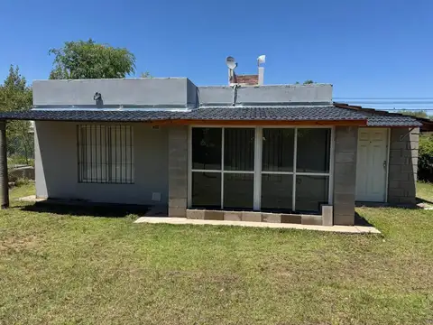 Casa 2 ambientes con 1 baño