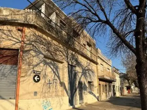 Casa 10 ambientes con 3 baños