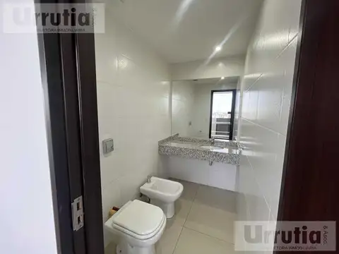 Oficina en Venta con 3 cocheras