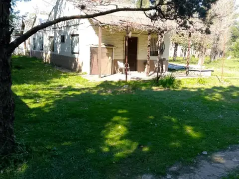 Casa en venta - 5 Dormitorios 3 Baños - Marcos Paz