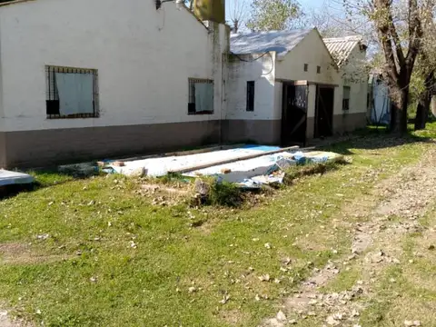 Casa 8 ambientes con 3 baños