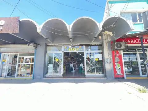 Amplio local con posibilidad de construir departamentos en PA