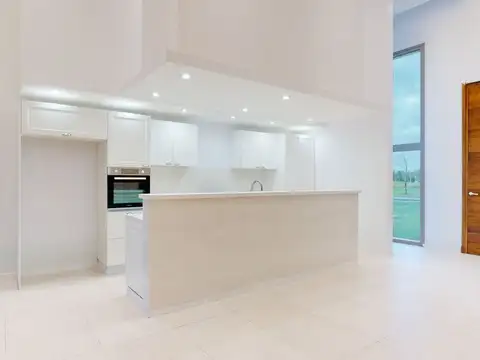 Casa 5 ambientes con 4 baños