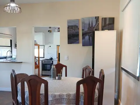 Moderna casa con pileta y losa radiante