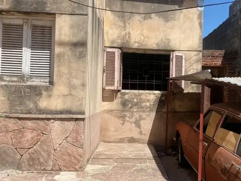 CASA A DEMOLER A 2 CUADRAS DE JULIO ROCA