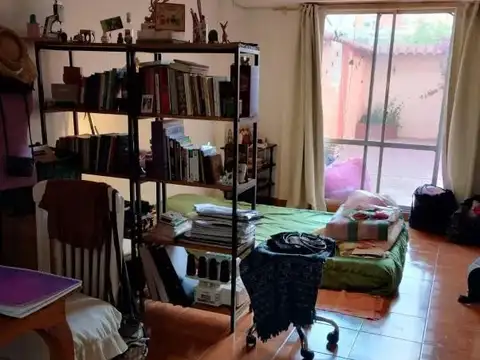 Monoambiente, en venta, COGHLAN con patio no apto crédito