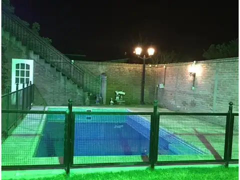 Excepcional casa en barrio Los Pinos