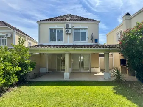 Casa en Alquiler de 3 dormitorios