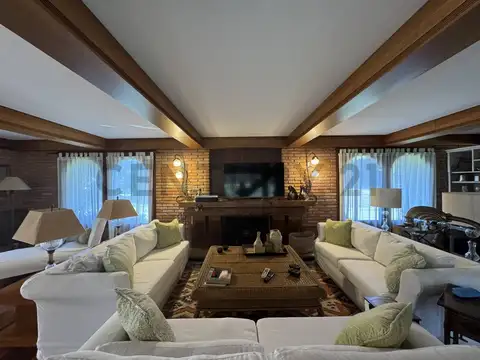 Casa en Venta con 6 cocheras