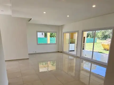 Casa en Venta en El Nacional Club De Campo, USD 210.000