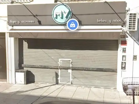 Local con baño y vidriera de blindex