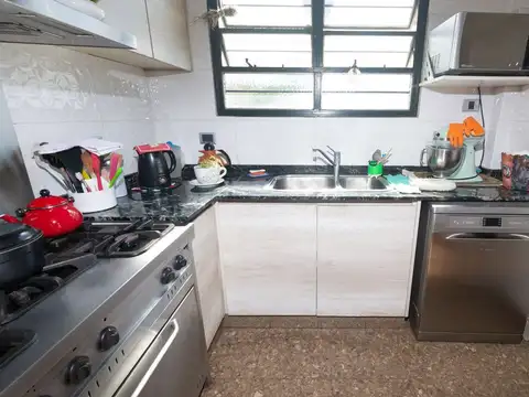 Casa 6 ambientes con 3 baños