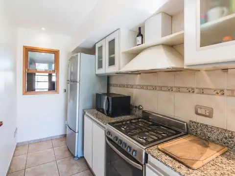 Casa 6 ambientes con 2 baños