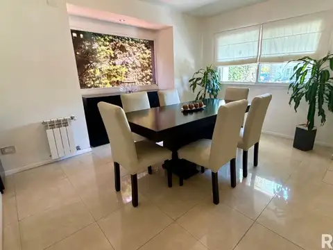 Casa 5 ambientes con 3 baños