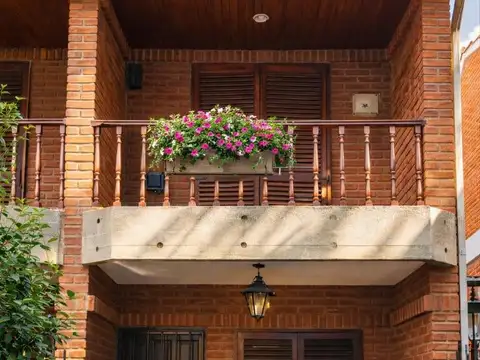 Triplex, 3 dormitorios, cochera, gas natural, centrico