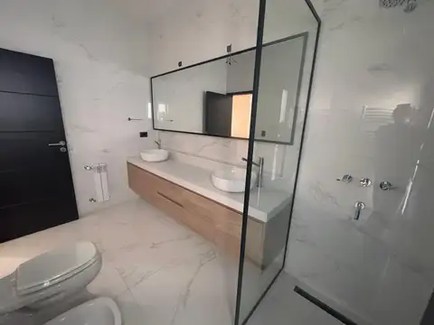 Casa 5 ambientes con 2 baños