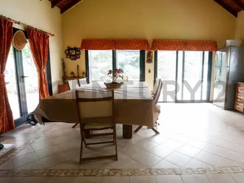 Casa 5 ambientes con 2 baños