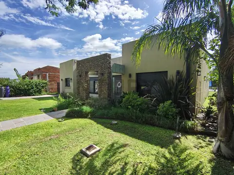 Venta de Casa 4 AMBIENTES en Luján