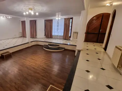 Casa 5 ambientes con 4 baños