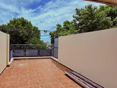 Depto Tipo Casa en Venta con 2 cocheras