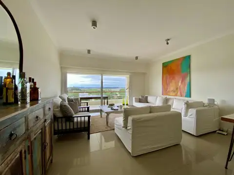 Depto Tipo Casa en Venta en Playa Mansa, USD 580.000