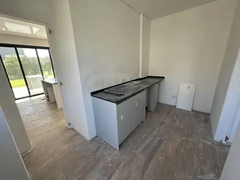 Casa a estrenar en el barrio Los Eucaliptos - Harás Santa Maria