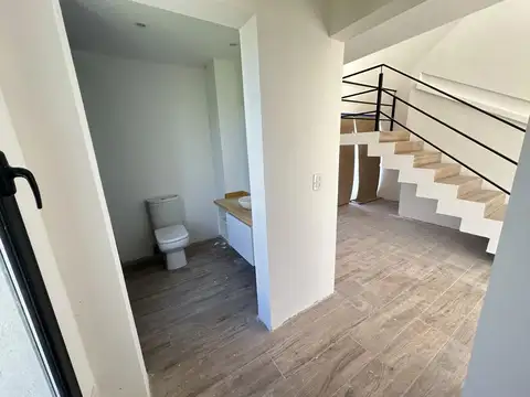 Casa 6 ambientes con 2 baños