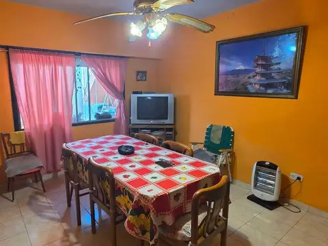 Casa 5 ambientes con 2 baños