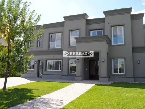 Casa venta 8 ambientes en Ayres Plaza lote de 766 m2