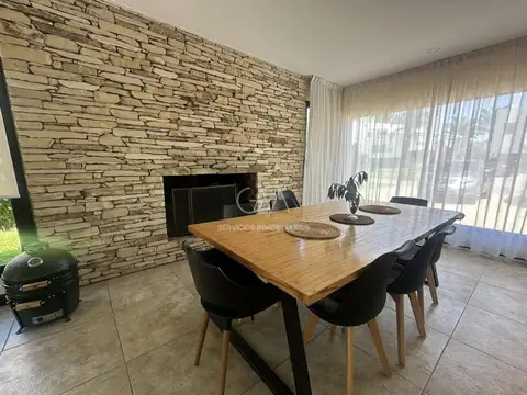 Casa 4 ambientes con 3 baños