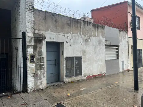 Hermoso complejo en Pompeya  sobre lote  de 8,66 x 51 mts con 5 unidades funcionales, gran ubicación