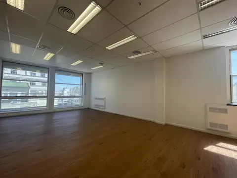 Oficina de 700 m2 con 2 cocheras - Oportunidad 