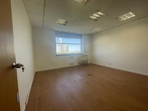 Oficina en Venta con 2 cocheras