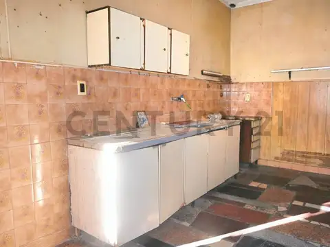 Almafuerte 800, Piso 0