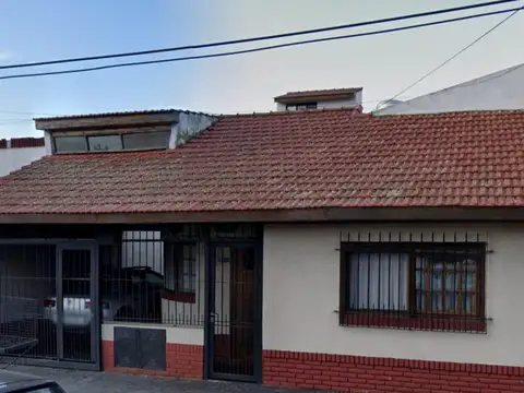 Venta  casa Multifamiliar con 2 propiedades  Ph y Casa Duplex, Almirante Cordero al 2000. Avellaneda