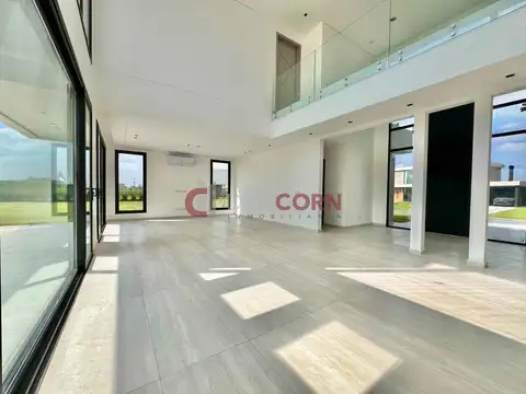 Casa 5 ambientes con 4 baños