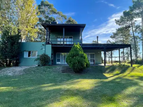 Casa 5 ambientes con 3 baños