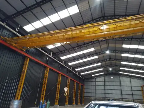 Domingo Prat al 100 Pilar (1060 M2 C/ Puente Grúa 5T)