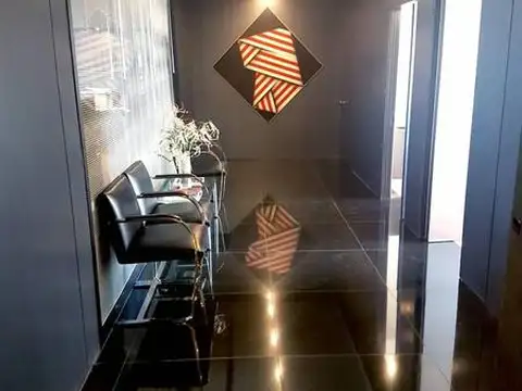 EXCELENTE OFICINA PREMIUM - VENTA CON RENTA