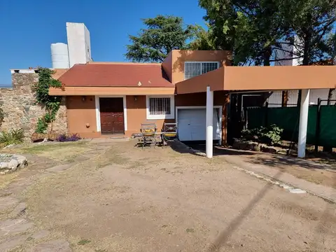 LINDA CASA EN VENTA EN VILLA CARLOS PAZ, Bº Villa Del Lago, GRAN VISTA PANORÁMICA, PILETA, GAS NAT