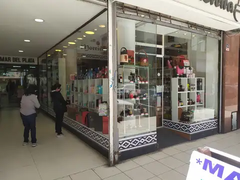 Rivadavia 2450, entre Santa Fé y Santiago del Estero