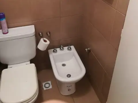 Excelente Dto 3 Amb con Balcón y Cochera Fija