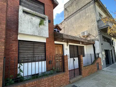 Casa 5 Ambientes, Patio, Garage y Parrilla sobre Lote Propio