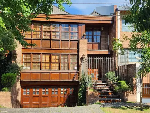 VENTA CASA 5AMB BARRIO PARQUE BERNAL PATIO COCHERA
