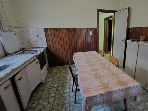 Casa, Lomas de Zamora, parque, jardín, a refaccionar, venta, 3 ambientes, cochera, permuta