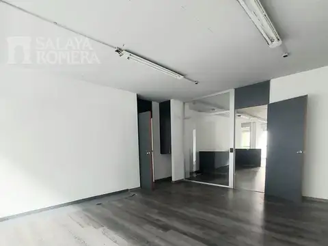 Oficina en Alquiler con 2 cocheras