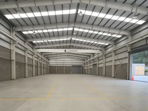 Depósito con showroom sobre Panamericana