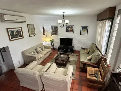 Casa 5 ambientes con 3 baños