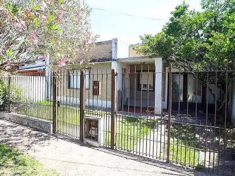 Casa de 3 ambientes, con escritura, en venta en Longchamps-Glew.